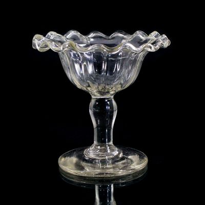 Fußschale aus farblosem, geripptem Glas, Deutsch, 1. Hälfte des 19.Jh.