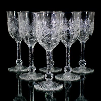 6 stemmed glasses made of colorless crystal glass with wedge-cut decoration, Saint Louis, Cosmos series