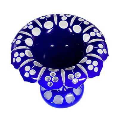 Fußschale mit kobaltblauen Überfang und Zinnemail, Böhmen oder Russland um 1840-50