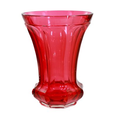 Becher aus farblosem Glas mit rosalinfarbenem Überfang, Böhmen, um 1900