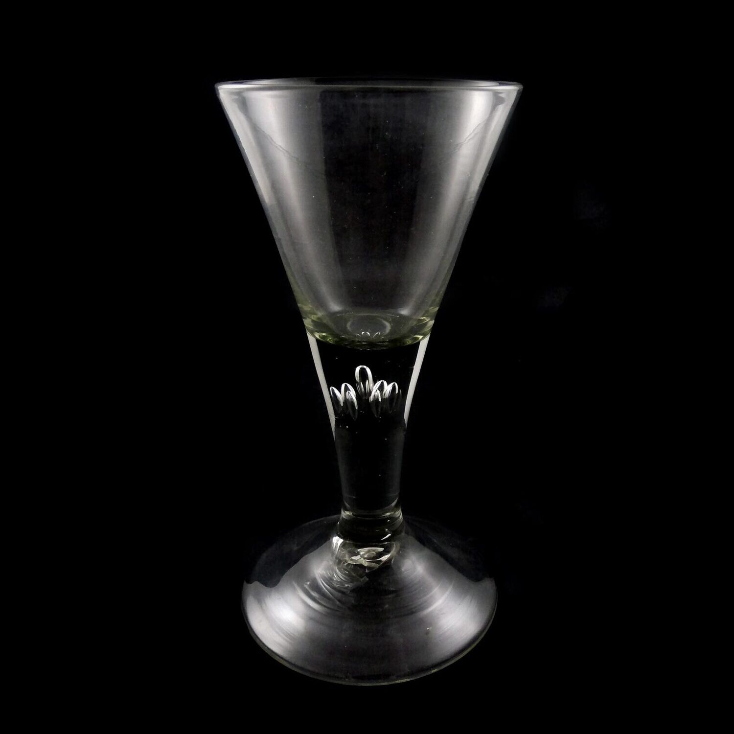Gr. Pointed goblet with seven teardrop-shaped air beads in the shaft, Schorborn, 18th century.