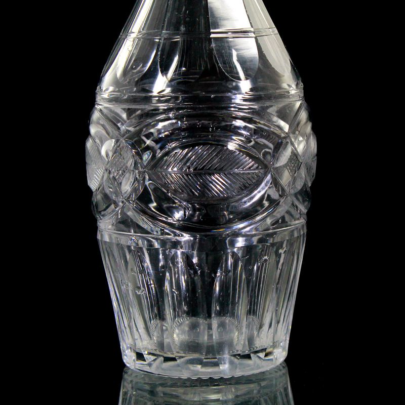 Small carafe made of colorless glass with decorative cut, France around 1820-30