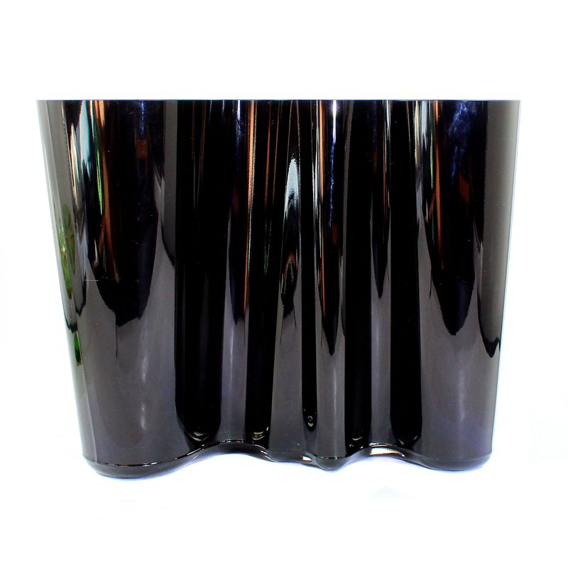 Iittala Savoy vase made of cobalt blue glass, designed by Alvar Aalto
