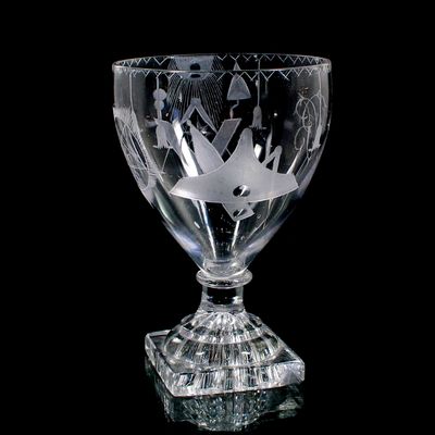 Freimaurerglas mit Schliffornamentik und quadratischer Plinthe, um 1800-10