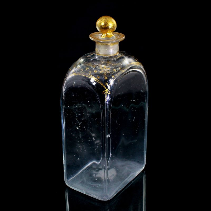 Rectangular bottle with stopper and gold painting, France or Bohemia, circa 1800