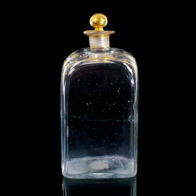 Rechteckflasche mit Stöpsel und Goldmalerei, Frankreich oder Böhmen, um 1800