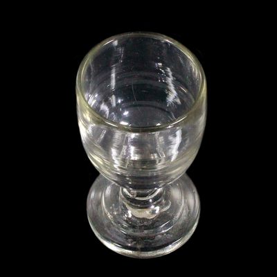 Massives, schweres Kelchglas mit getreppten Stand, Frankreich, 2 Hft. des 19.Jh.