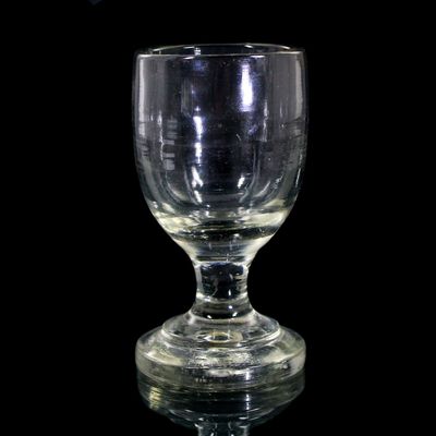 Massives, schweres Kelchglas mit getreppten Stand, Frankreich, 2 Hft. des 19.Jh.