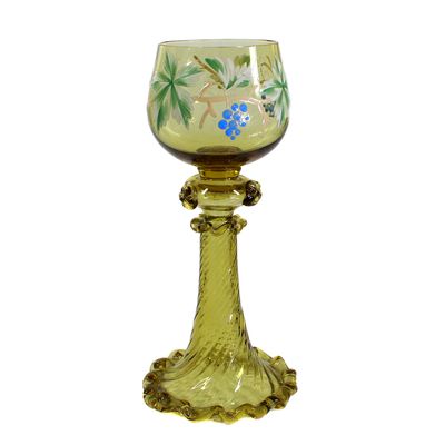 Römer aus antikgrünem Glas mit Zwackelband und Emailmalerei, um 1900