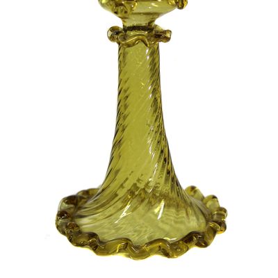 Römer aus antikgrünem Glas mit Zwackelband und Emailmalerei, um 1900