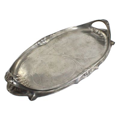 Tablett mit seitlichen Handhaben, Kayserzinn, Entwurf Hugo Leven, um 1904