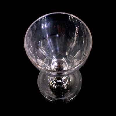 Kelchglas aus farblosem Glas mit Bogenfacetten, gedrückter Nodus, 2. Hälfte des 19.Jh.