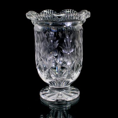 Vase aus farblosem Kristallglas mit Blütendekor, Josephinenhütte, Entw. S. Haertel.