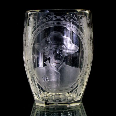 Becher mit geschnittenen Brustbildnis von Friedrich II von Preussen, Böhmen