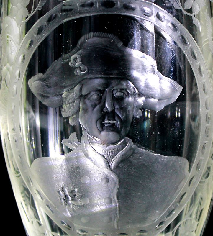 Annagelber uranium glass beaker with cut decoration, Bohemia circa 1840