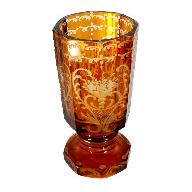 Footed beaker made of colorless glass and amber etchings, Bavarian Forest or Bohemia.