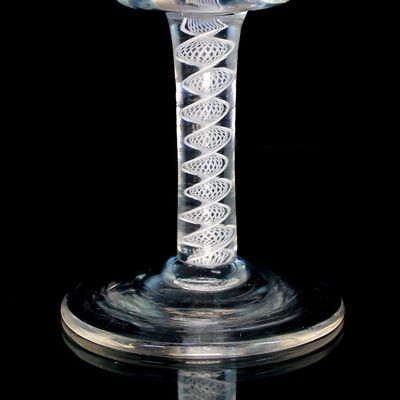 Fadenglas mit zylindrischer Kuppa aus Bleiglas, England um 1760-70