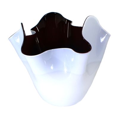 Fazzoletto aus opakweißem Glas mit lila Innenfang, signiert Venini Italia, um 1970