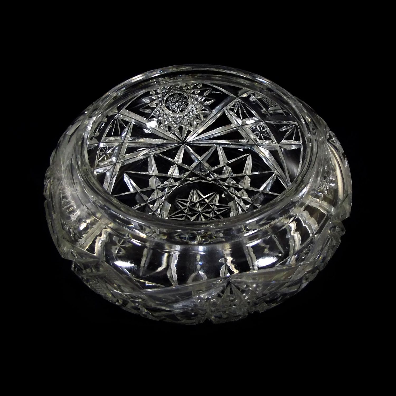 Crystal bowl with elaborate decorative cutting, Val Saint Lambert, circa 1920–30.