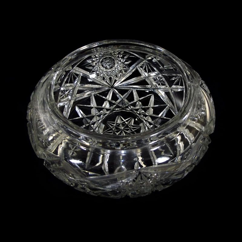 Crystal bowl with elaborate decorative cutting, Val Saint Lambert, circa 1920–30.