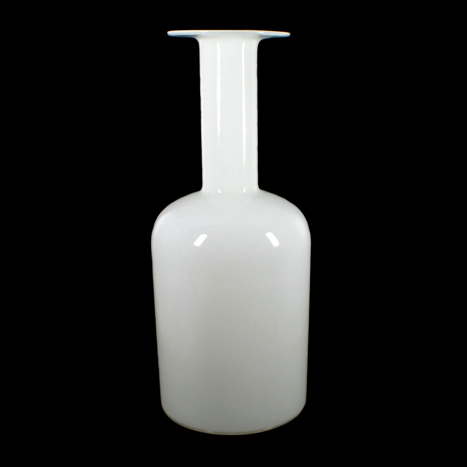 Large white opal glass vase. Holmegaard, Otto Brauer, Gul Vase.