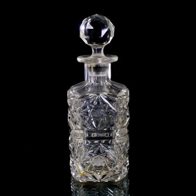 Flakon aus farblosem Kristallglas mit Zierschliff, Belgien um 1910-20
