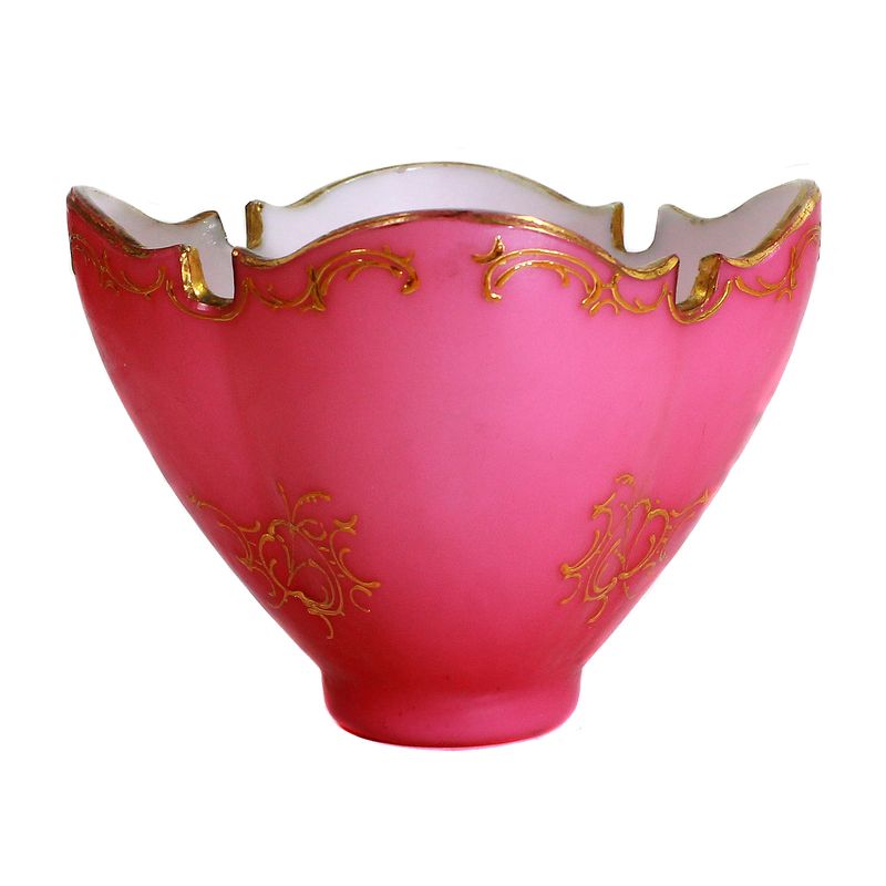 Four-lobed bowl of pink opal glass with an opaque white inner layer, Neuwelt, Riedel.