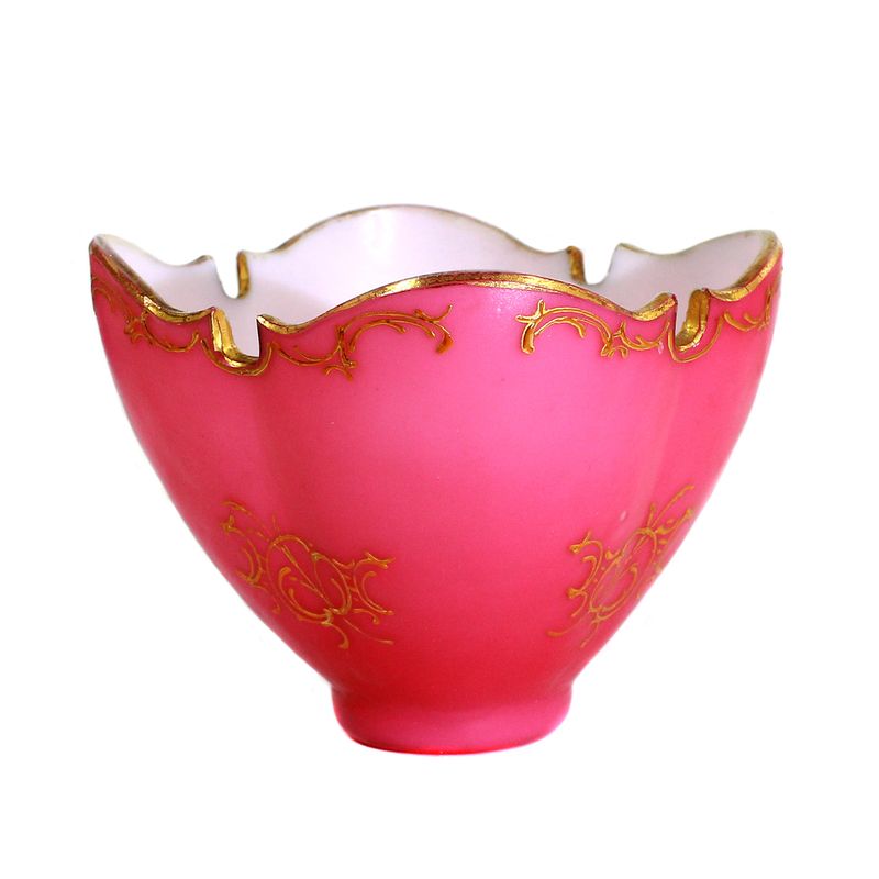 Four-lobed bowl of pink opal glass with an opaque white inner layer, Neuwelt, Riedel.