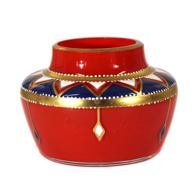 Kleine Vase aus tangofarbenem Glas mit Gold- &amp; Emailmalerei um 1920
