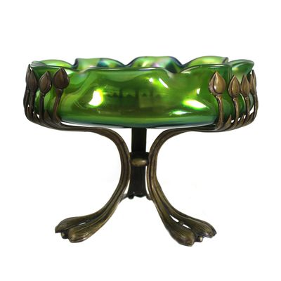 Schale Loetz Metallin auf floraler Metallmontur, Böhmen um 1905