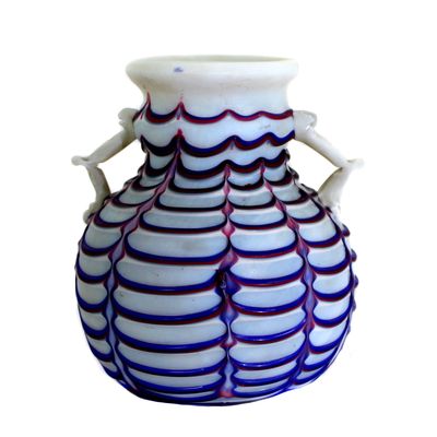 Vase aus weißen Opalglas mit gekämmten Dekor, Fratelli Toso um 1900