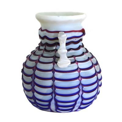 Vase aus weißen Opalglas mit gekämmten Dekor, Fratelli Toso um 1900