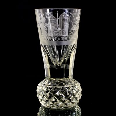 Hohes Logenglas mit Ananassteinen und Freimaurer Symbolen, um 1900-10