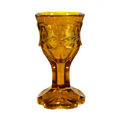 Kleines Pokalglas mit Bernsteinätze und Tierdarstellung, Böhmen um 1850