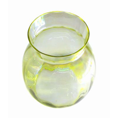 Kleine Vase  aus hellgelben Glas, Karl Wurzberger in Penzig um 1930