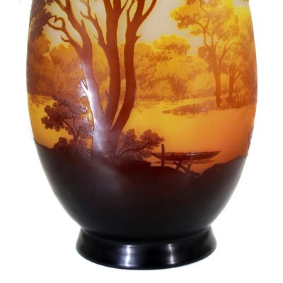 40cm hohe Vase mit Wald- und Seelandschaft, Emile Galle um 1900