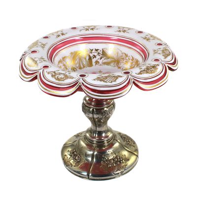 Fussschale mit mehrfachen Überfang und versilberten Fuß, Josephinenhütte um 1850