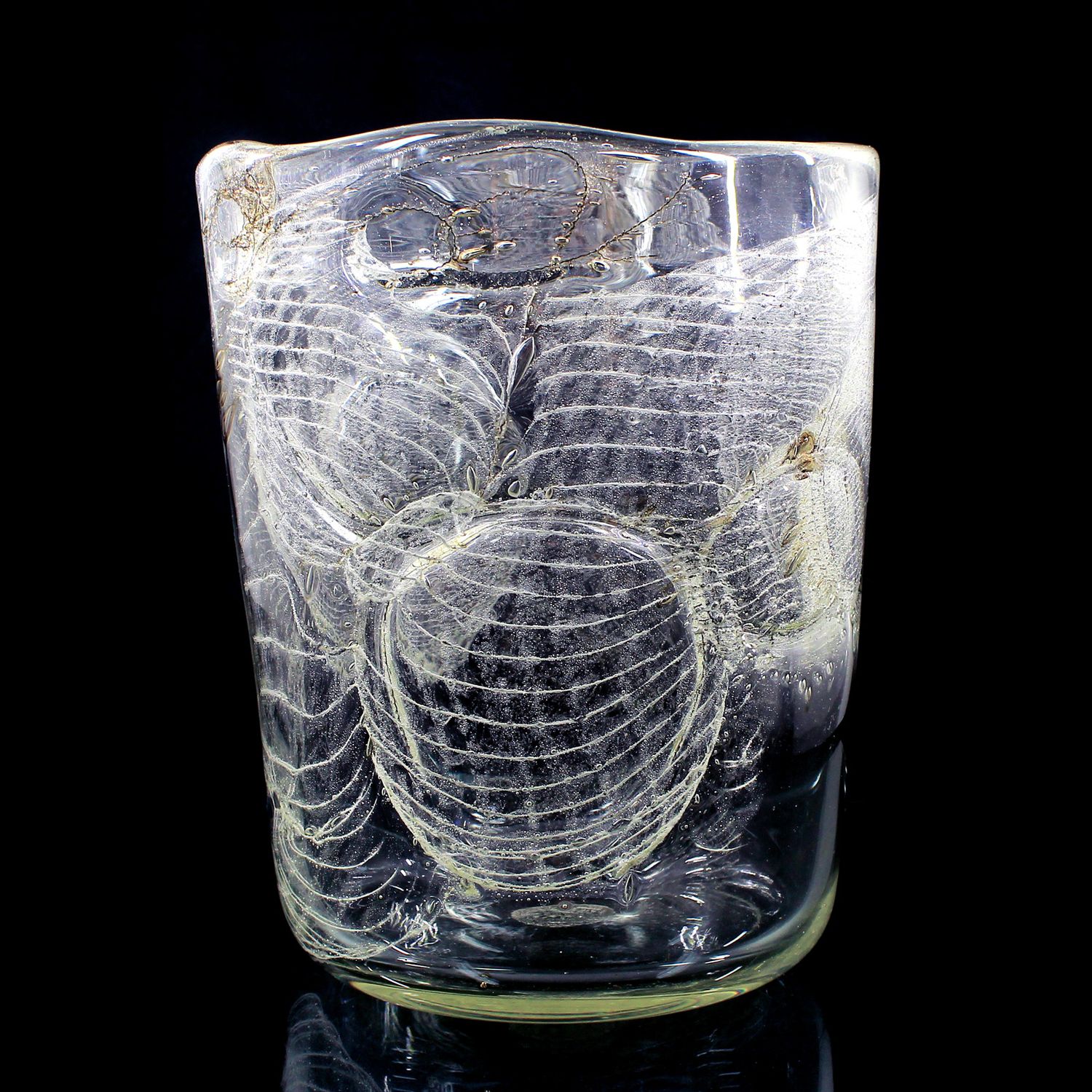 Large vase with net pattern, signed Benny Motzfeldt, circa 1980