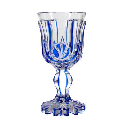 Pokal mit blauen Überfang und Hochschliffornamenten, Böhmen um 1840