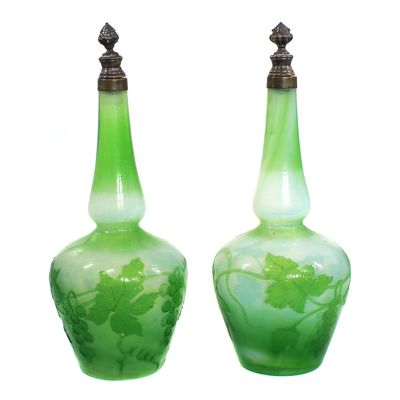Paar Flakons mit Weinrankendekor, signiert Lorrain um 1900-20