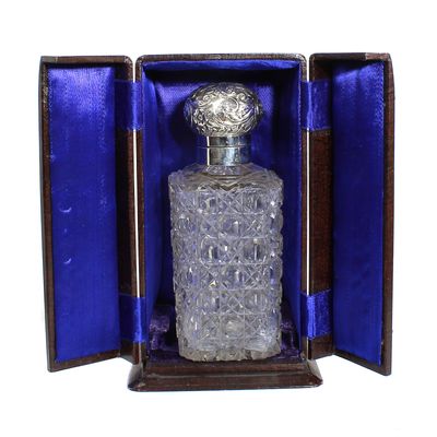 Flakon mit Reiseschatulle, Silbermontur von Britton, Gould &amp; Co um 1922