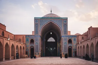Irán