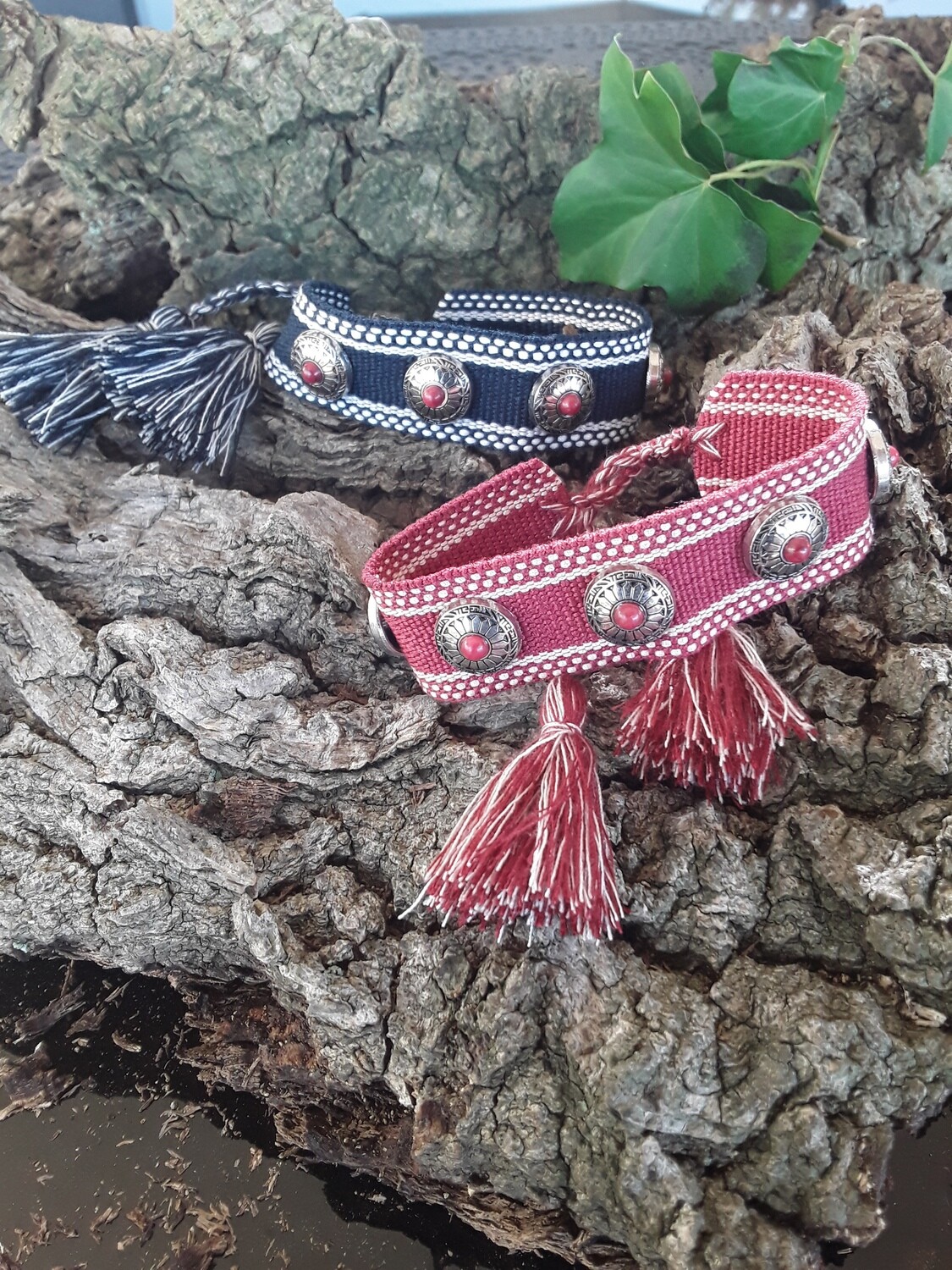 Kordel-Armband  mit Nieten besetzt