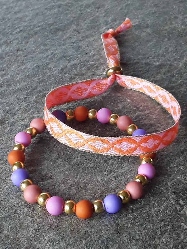 Schmuckarmband und Perlenarmband im Set