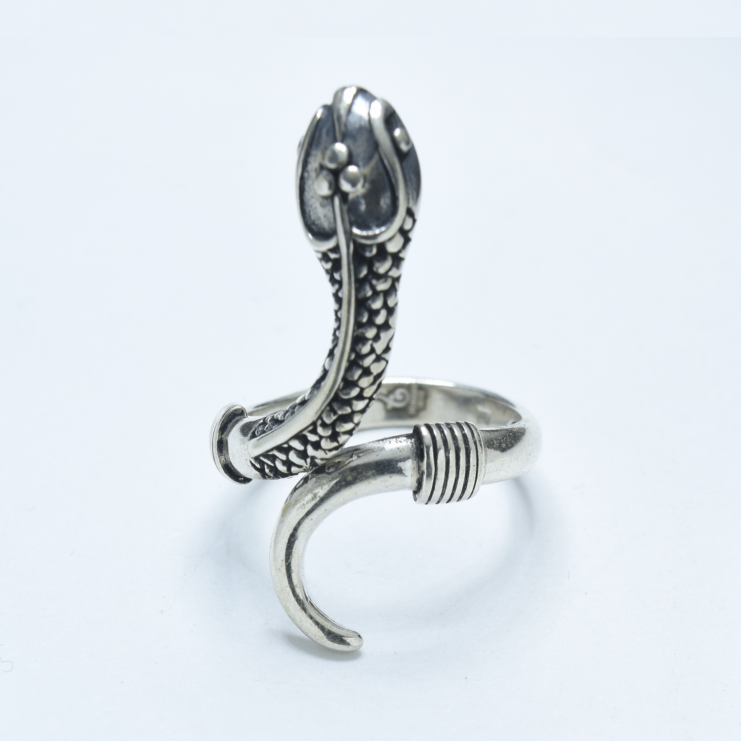sneak ring