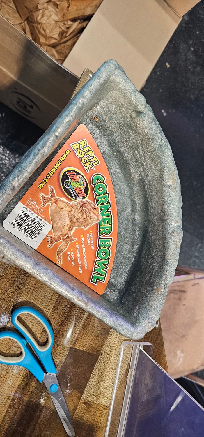 ZooMed Corner Bowl Medium