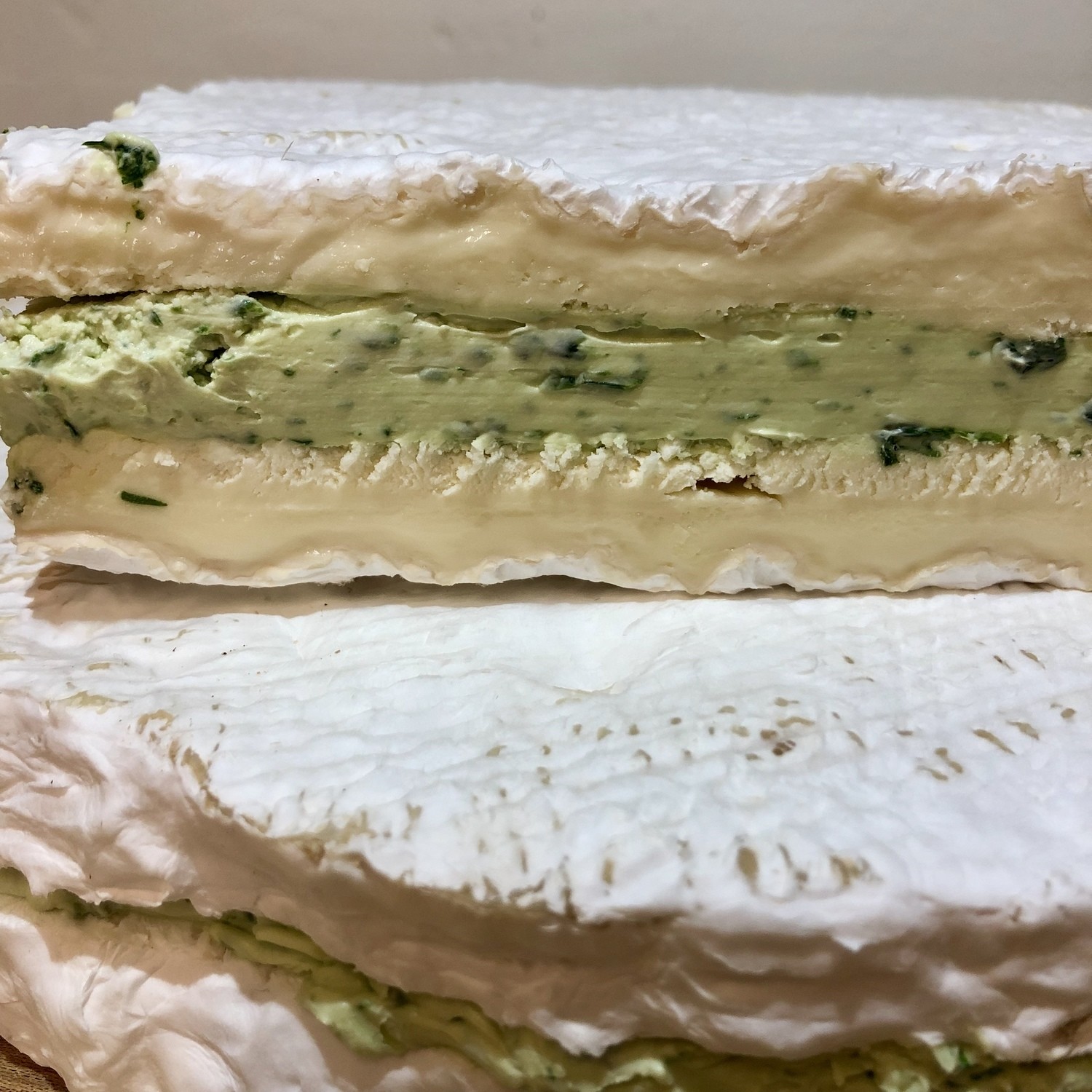 Brie de Meaux mit Bärlauch-Crème