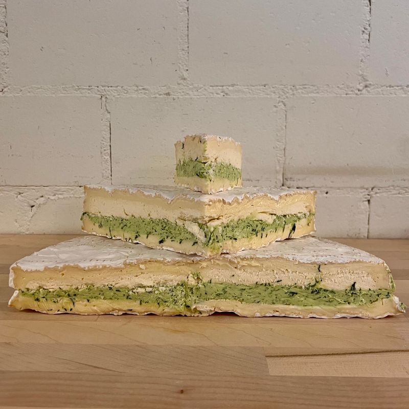 Brie de Meaux mit Bärlauch-Crème