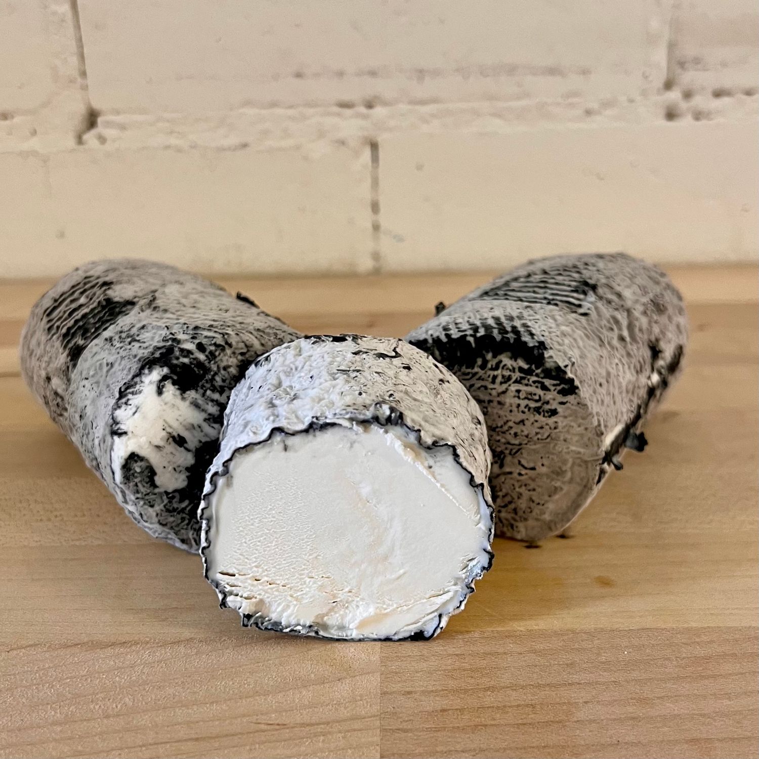 Caprin du Jura mit Asche, Rolle