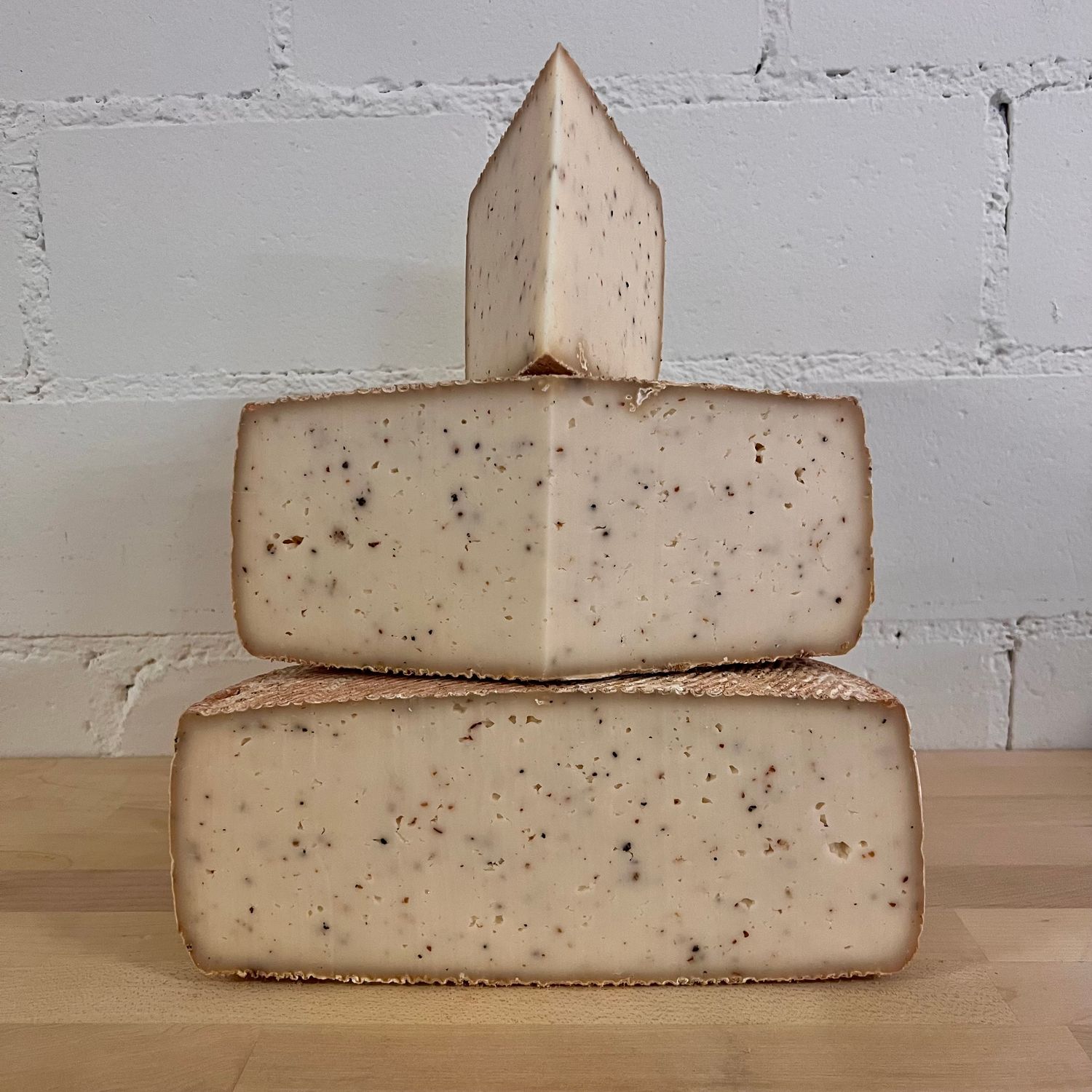 Bergschafkäse mit schwarzen Trüffel